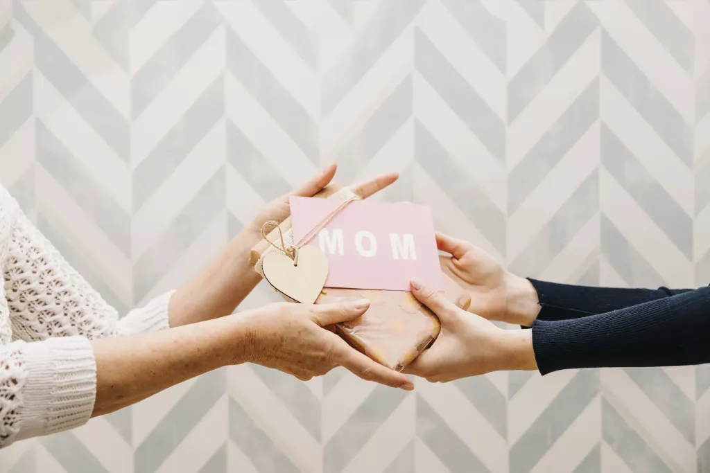 Fête des Mères: Offrez un Moment de Beauté avec nos Bons Cadeaux! 🎁💖